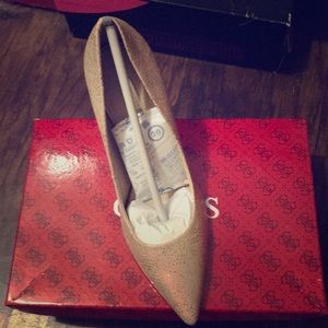 Guess Heel / Pump